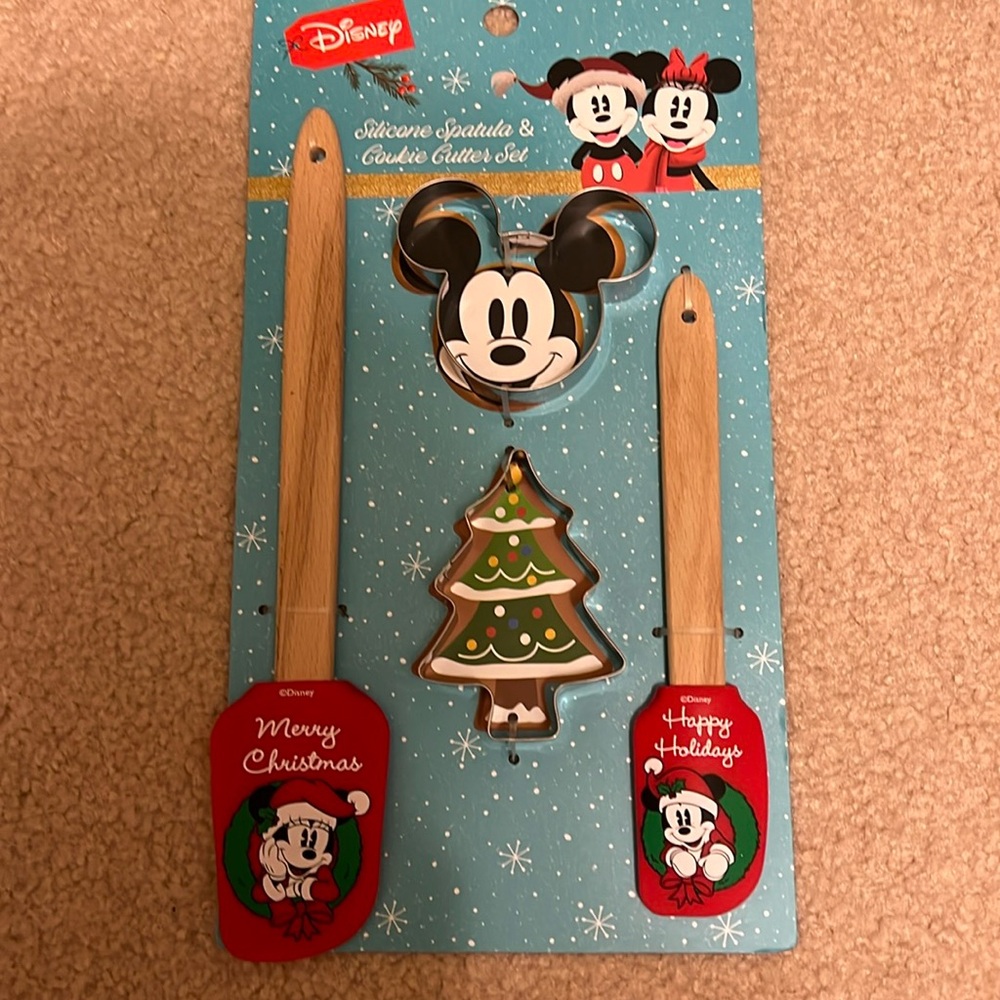 New Disney Silicone Spatula & Cookie Cutter Set
